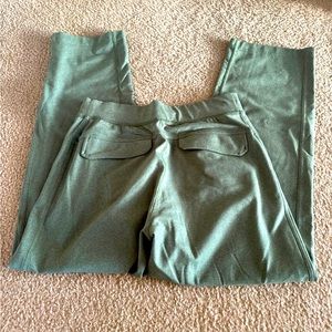 Lululemon KungFu pant size M green *discontinued style